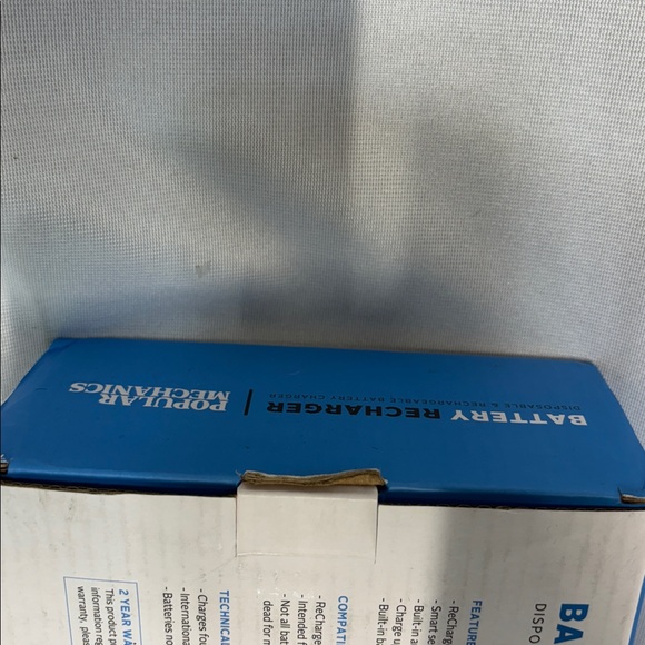 Popular Mechanics Battery Recharger disposable & rechargeable battery charger - Picture 6 of 14